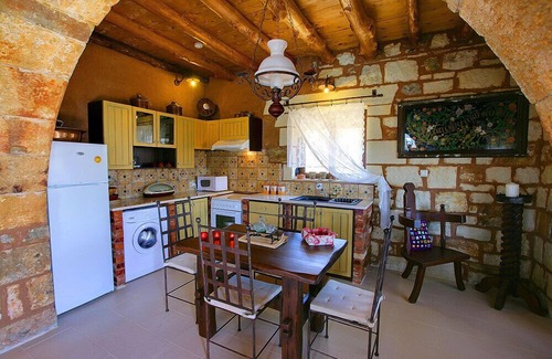 Georgioupolis Villa | Private traditional villas with sea and mountain views 3km from sandy beach