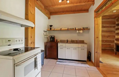 Rockbridge House | Private, unique log cabin with hot tub, 3 BR/2 bath