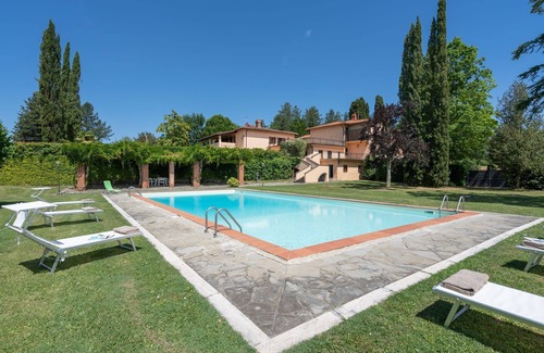 Vicchio Villa | Private Villa with WIFI, private pool, sauna, hot tub, TV, patio, pets allowed, panoramic view