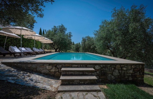 Chiusi Villa | Private Villa with WIFI, A/C, private pool, hot tub, TV, terrace, pets allowed, panoramic view
