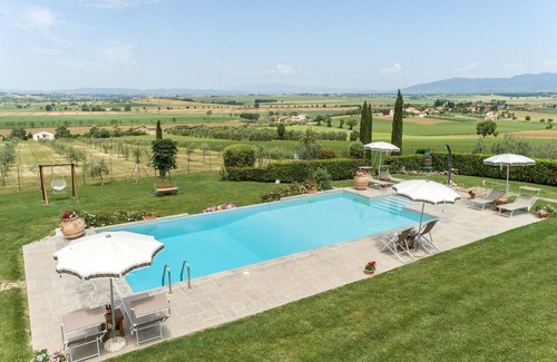 Creti Villa | Private Villa with A/C, private pool, WIFI, patio, pets allowed, panoramic view, close to Cortona