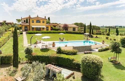 Creti Villa | Private Villa with A/C, private pool, WIFI, patio, pets allowed, panoramic view, close to Cortona