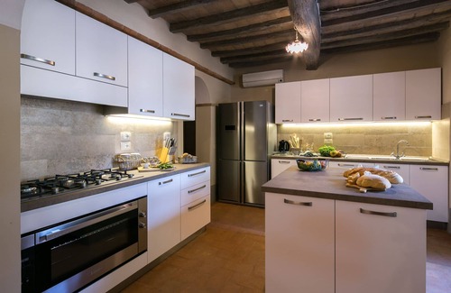 Ferretto Villa | Private Villa with A/C, WIFI, private pool, hot tub, TV, patio, panoramic view, close to Cortona