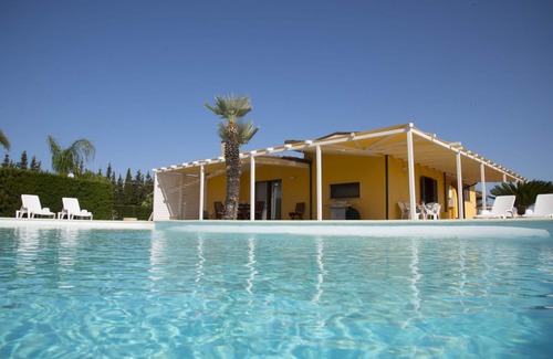 Melissano Villa | Private Villa with private pool, hot tub, WIFI, A/C, TV, patio, parking, close to Gallipoli