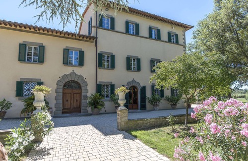 Cortona Villa | Private Villa with private pool, WIFI, A/C, hot tub, TV, patio, panoramic view, close to Cortona