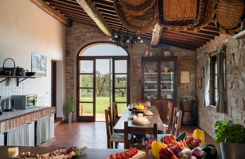 Santarello Villa | Private Villa with WIFI, private pool, hot tub, TV, pets allowed, parking, close to Montepulciano