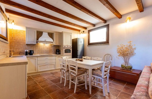 Scansano House | Private Villa with WIFI, hot tub, private pool, A/C, TV, patio, pets allowed, panoramic view
