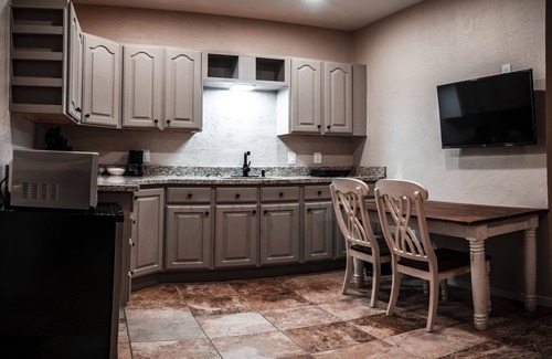 Sandy Apartment | Private Wasatch Mountain Foothill Studio w/Jetted Tub ★MONTHLY DISCOUNT★