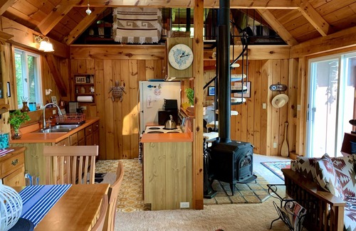 Town of Jerusalem House | Private Waterfront Lake House on Keuka Lake! Kayak/paddle board/trampoline!