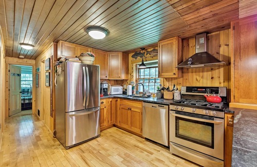 Wilmington Cabin | Private Wooded Cabin: 7 Mi to Mount Snow!