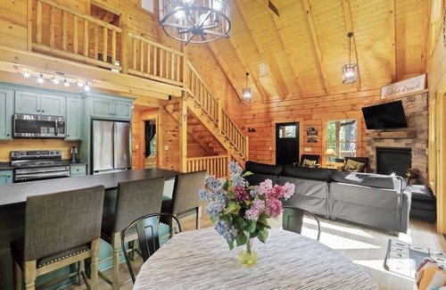 Logan Cabin | Private & Wooded Cabin with Eat-In Kitchen, Hot Tub, Fire Pit & Game Room
