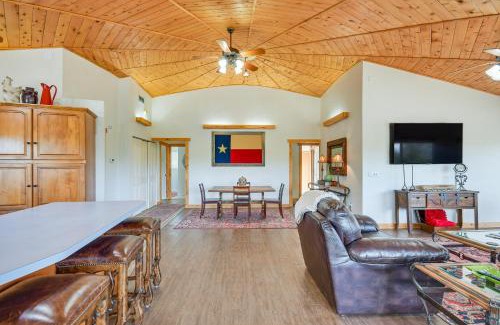 Palisades House | Private Yard and Fishing Dock Canyon Rim Retreat