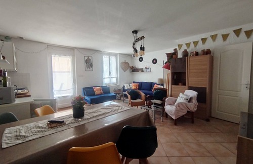 Fondettes Apartment | Proche de Tours en Voiture, Studio Plein Pied Avec Cour Privée, Animaux Acceptés