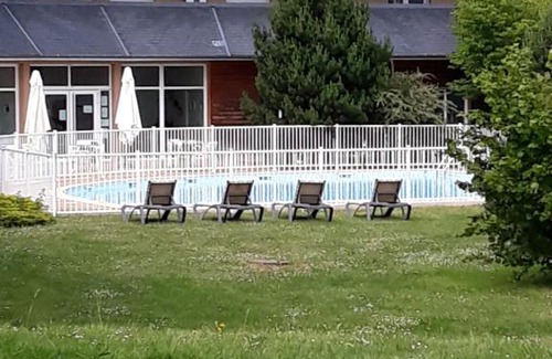 Equemauville Apartment | Proche Honfleur gite avec piscine