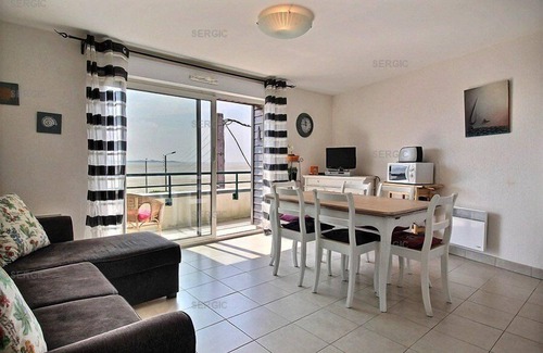 Le Crotoy Apartment | Professional ad - In a beautiful residence facing the sea