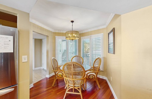 Isle of Palms Villa | Professionally-decorated villa w/beautiful ocean views and shared pool & grill