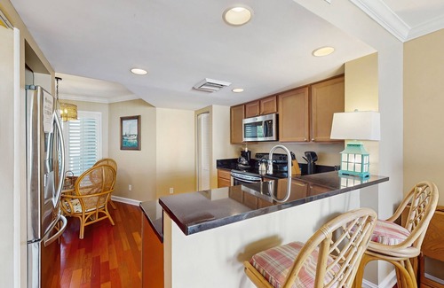 Isle of Palms Villa | Professionally-decorated villa w/beautiful ocean views and shared pool & grill