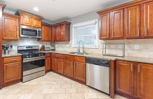Decatur House | PROMO 5% WEEKLY /10% MONTHLY DISCOUNTnCozy ATL Stunning home with Private Pool
