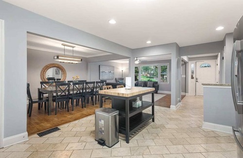 Decatur House | PROMO 5% WEEKLY /10% MONTHLY DISCOUNTnCozy ATL Stunning home with Private Pool