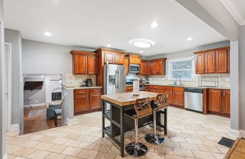 Decatur House | PROMO 5% WEEKLY /10% MONTHLY DISCOUNTnCozy ATL Stunning home with Private Pool