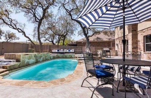 West San Antonio House | PROMO 5% WEEKLY AND10%MONTLY Mirabella Residence in gated community with pool