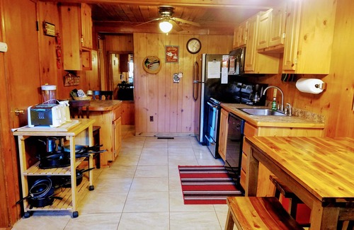 Chalet Village Ski Chalet | PROMO FOR WEEKLY STAY OF 5% Kozy Creek only 2 minutes from Ski Resort