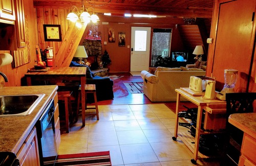 Chalet Village Ski Chalet | PROMO FOR WEEKLY STAY OF 5% Kozy Creek only 2 minutes from Ski Resort