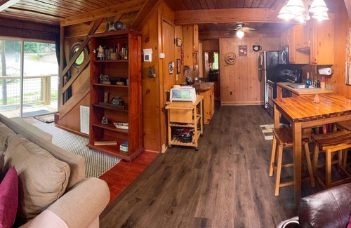 Chalet Village Ski Chalet | PROMO FOR WEEKLY STAY OF 5% Kozy Creek only 2 minutes from Ski Resort