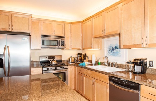 Lincoln City Condo | Promo! Second Floor Condo, Oceanfront, Private Hot Tub, Pool, and Free Wifi!