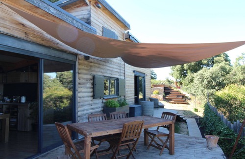 Lirac House | Promotion Dernière Minute! Maison en Bois Avec Piscine en Campagne