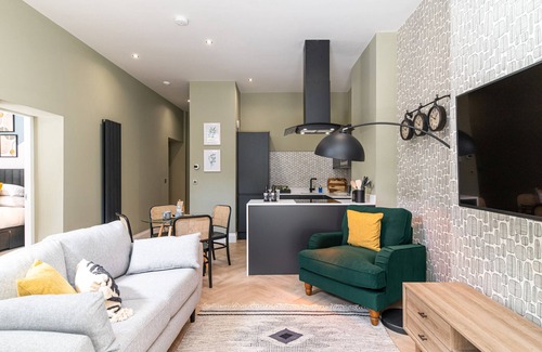 Newcastle-upon-Tyne Apartment | Properties Unique | Chelmsford Loft 7