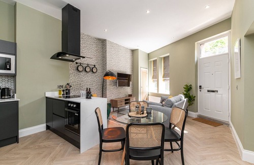 Newcastle-upon-Tyne Apartment | Properties Unique | Chelmsford Loft 7