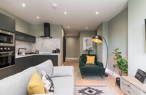 Newcastle-upon-Tyne Apartment | Properties Unique | Chelmsford Loft 3
