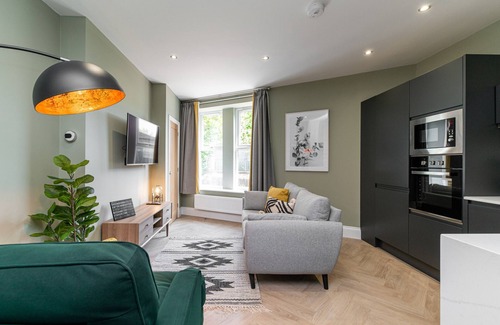 Newcastle-upon-Tyne Apartment | Properties Unique | Chelmsford Loft 3