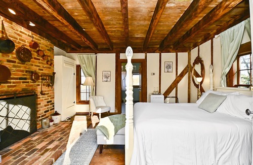 Patrick Henry Bed & Breakfast | Prospect Hill Inn & Restaurant