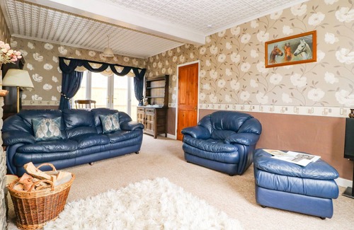 Storwood House | PROSPECT HOUSE, pet friendly, with open fire in Bubwith