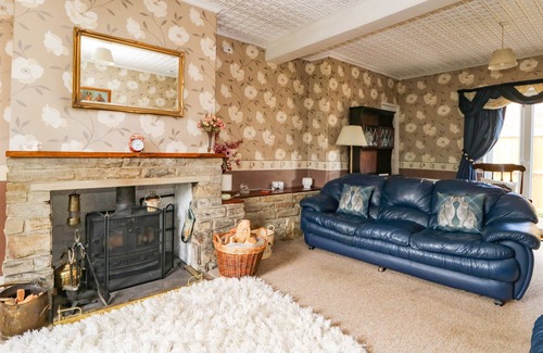 Storwood House | PROSPECT HOUSE, pet friendly, with open fire in Bubwith