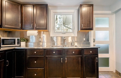 Kingsville Cottage | Prospect Place · Cozy Cottage in Kingsville · Walkable to everything