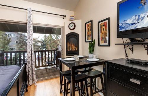 North Park City Apartment | Prospector Lodge 732 by Moose Management