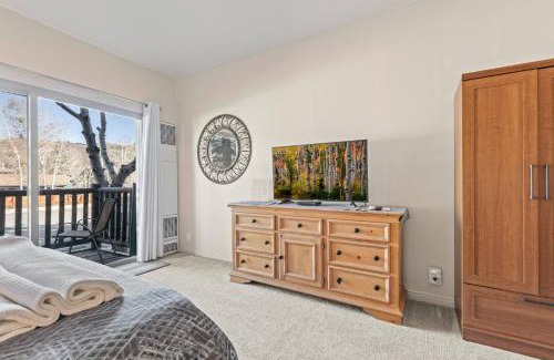 North Park City Apartment | Prospector Lodge 805 by Moose Management