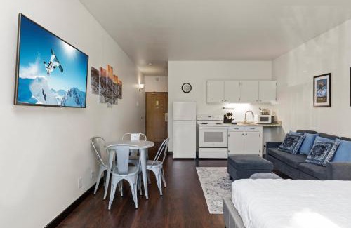 North Park City Apartment | Prospector Lodge 811 by Moose Management