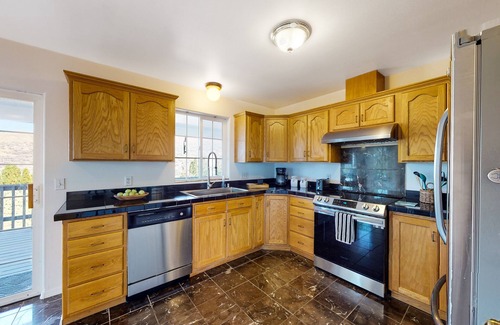 Prosser House | Prosser Paradise | 2-story house near Prosser with large deck, streaming, W/D