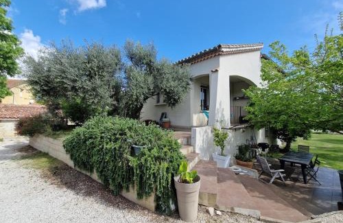 Sauveterre House | Provençal house with pool