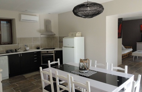 Serignan-du-Comtat Cottage | Provencal and authentic farmhouse with olive trees and a magnificent swimming pool