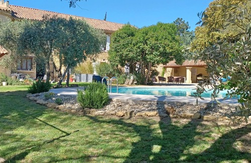 Serignan-du-Comtat Cottage | Provencal and authentic farmhouse with olive trees and a magnificent swimming pool