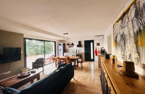 Crillon-le-Brave Villa | Provencal escape at the foot of the Ventoux: king-size beds, swimming pool and fresh air