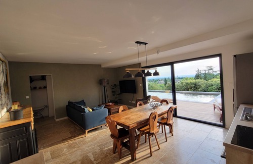 Crillon-le-Brave Villa | Provencal escape at the foot of the Ventoux: king-size beds, swimming pool and fresh air