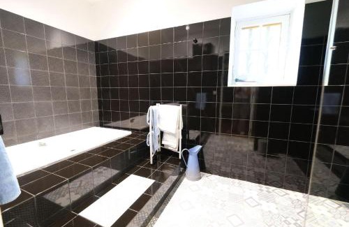 Cavaillon Villa | Provencal Farm with swimming pool near Isle sur la Sorgue - 10 people.