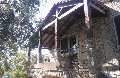 Pompignan House | Provencal farmhouse with swimming pool in a domain of 4 ha in the middle of the village