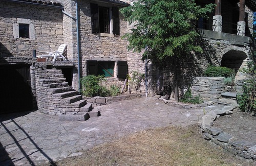 Pompignan House | Provencal farmhouse with swimming pool in a domain of 4 ha in the middle of the village